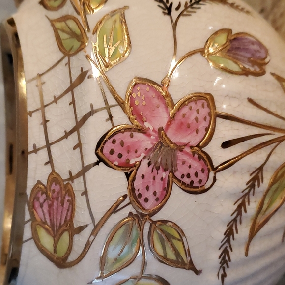 Vintage Queen Anne Arthur Wood floral and gold teapot - Picture 12 of 17